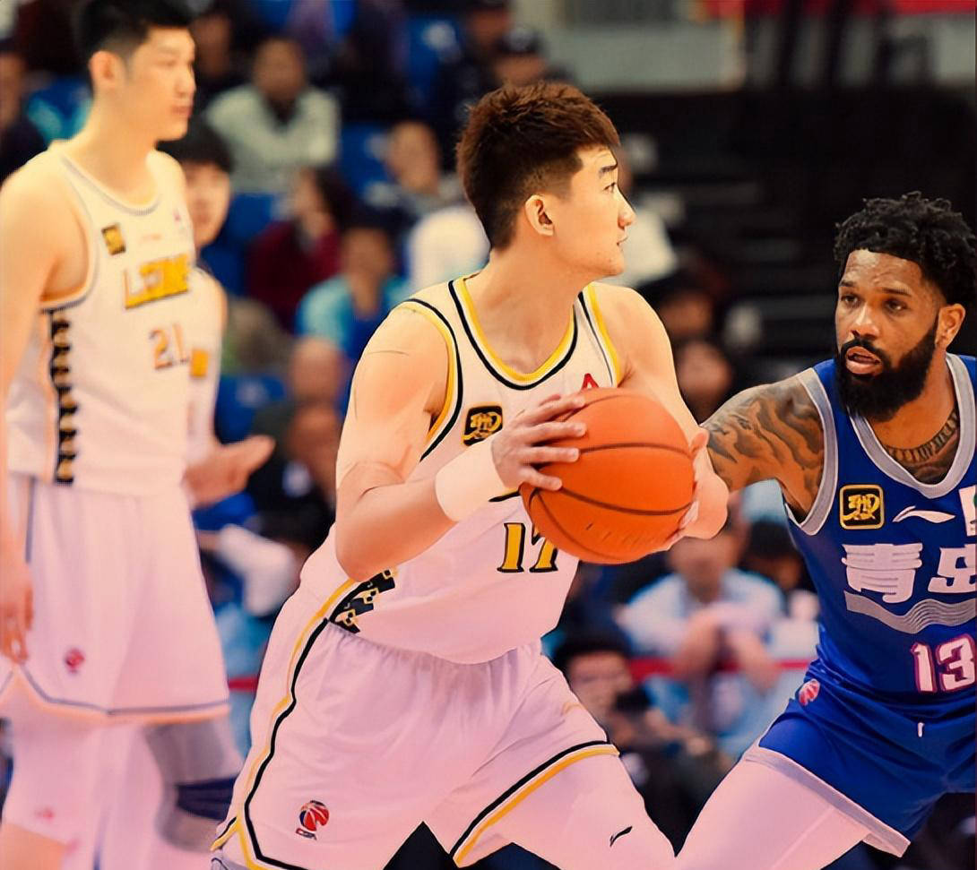 九游体育APP官方下载关于转折点广厦男篮再遭质疑，荷甲集结日攻防权衡，压力陡增，身体对抗强度拉满的信息