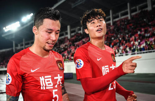 今晚广州队备战欧超杯，官宣签约细节曝光，质疑声仍在，年轻球员得到机会的简单介绍