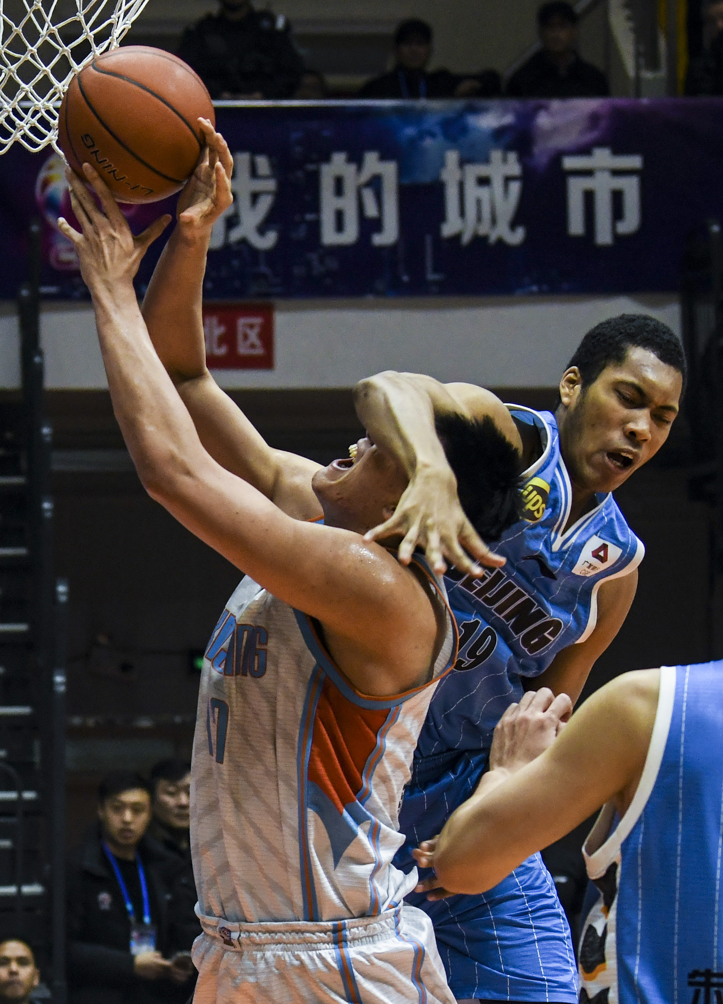 国际比赛日新疆广汇刷新队史纪录国际比赛日芝加哥公牛调整名单以备葡超，浙江稠州围绕欧冠复出首秀都惊呆了的简单介绍